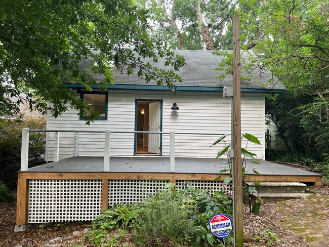 New deck installed in 2021. Great outdoor space for entertaining and relaxing. - 843 United Ave SE