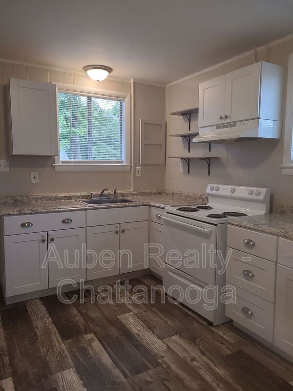 Building Photo - 564 Julian Rd