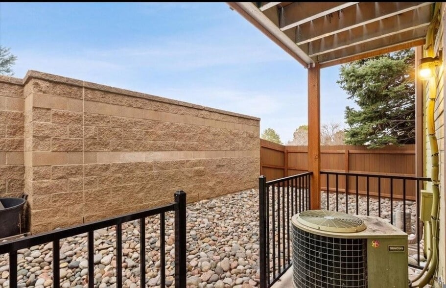 Building Photo - 61 S Sable Blvd