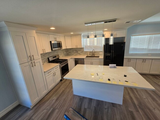 Building Photo - Beautifully Updated 3 Bedroom Home in Buena Park