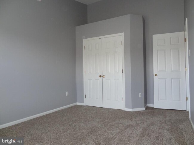 Building Photo - 836 Knob Ct