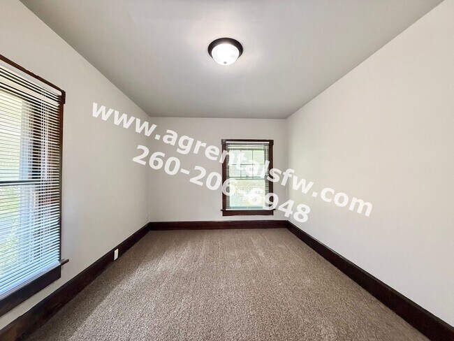 Building Photo - 2921 Hoagland Ave
