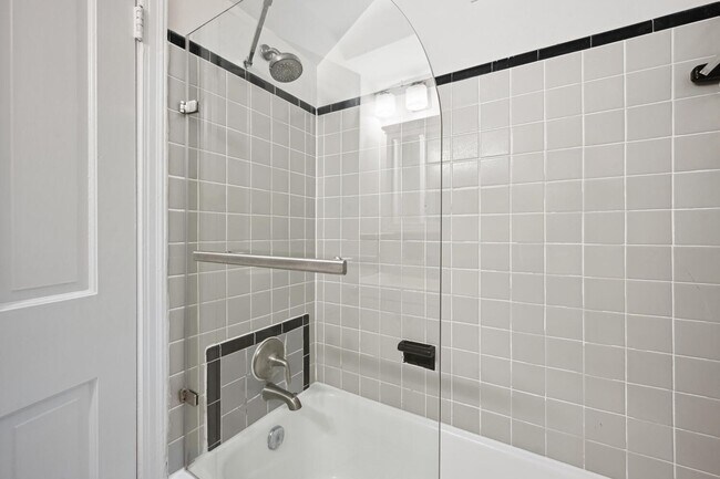 Building Photo - 2727 Ordway St NW
