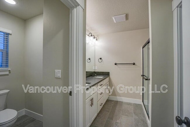 Building Photo - 2217 E Juniper Cir