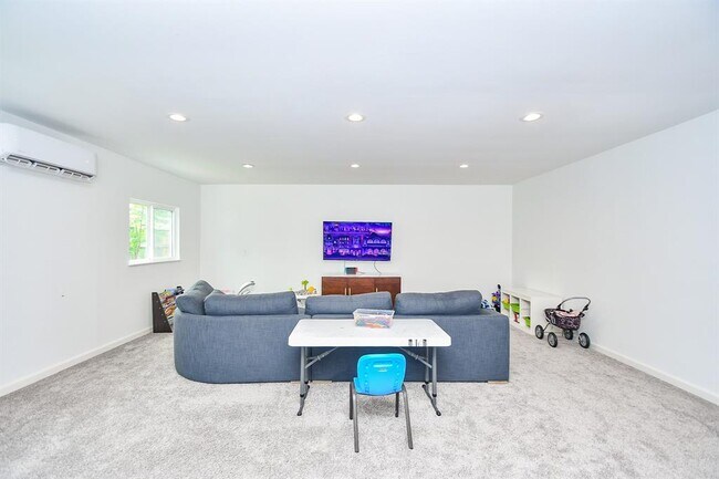 Building Photo - 7819 Candle Ln