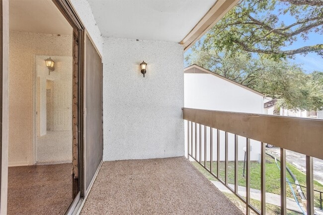 Building Photo - 12100 Melville Dr