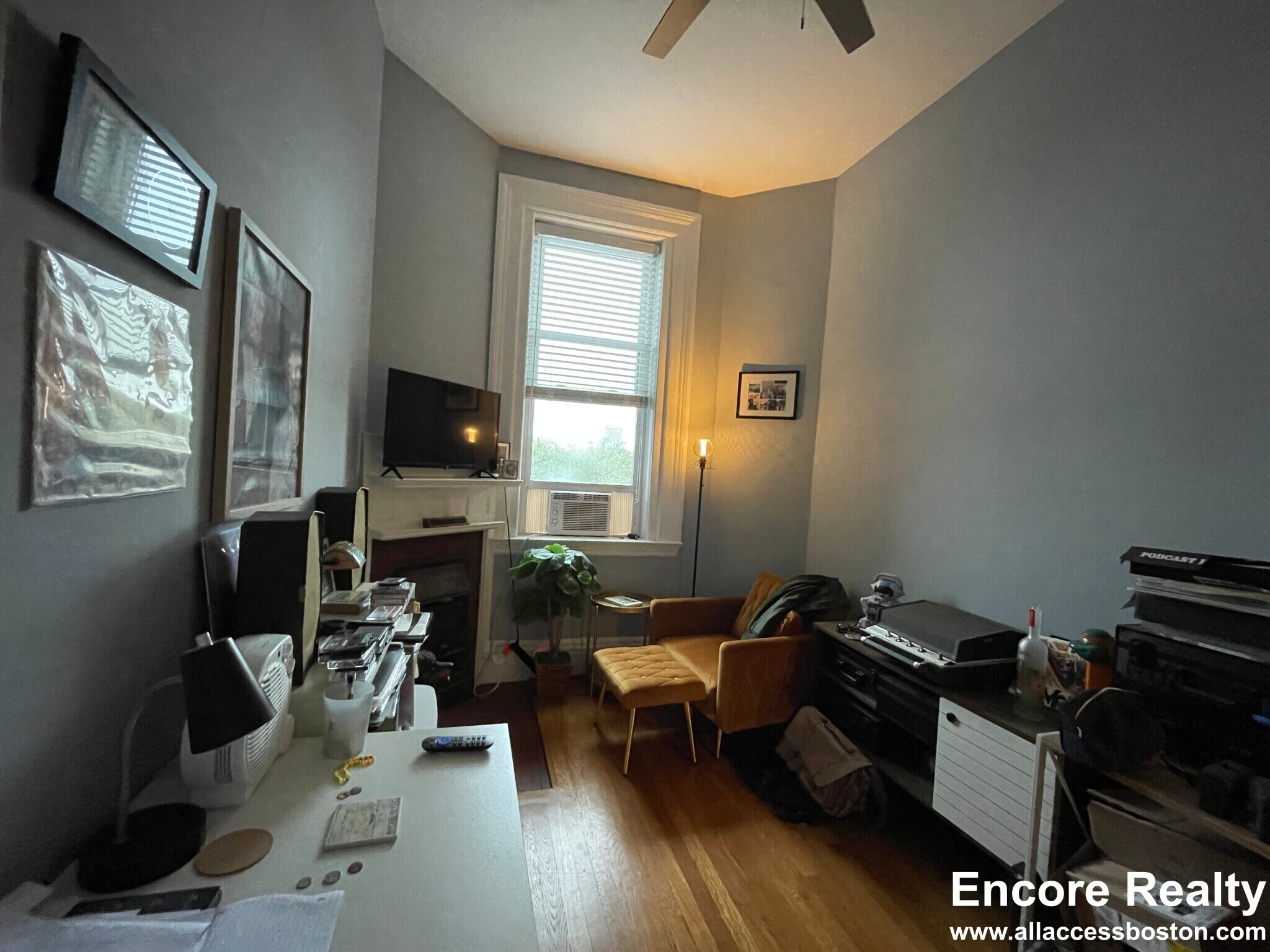 Building Photo - 482 Beacon St