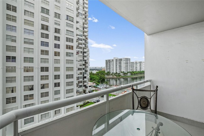 Building Photo - 18051 Biscayne Blvd