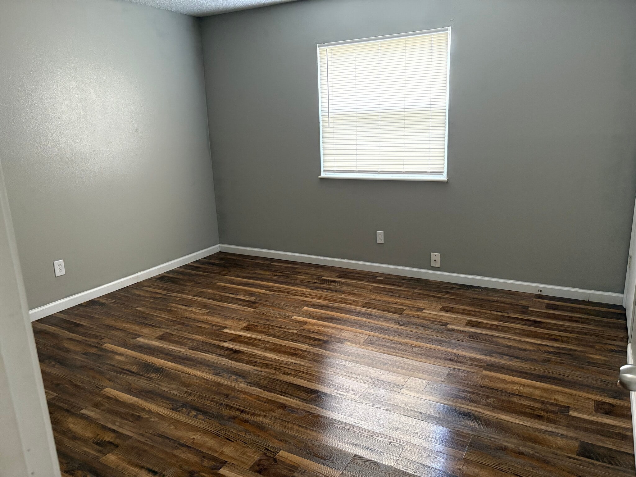 Building Photo - 435 Cedarview Ct