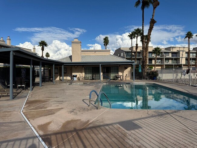 Building Photo - Riverfront 2BR Condo Great Views, Luxury Furnished incl UTILITIES