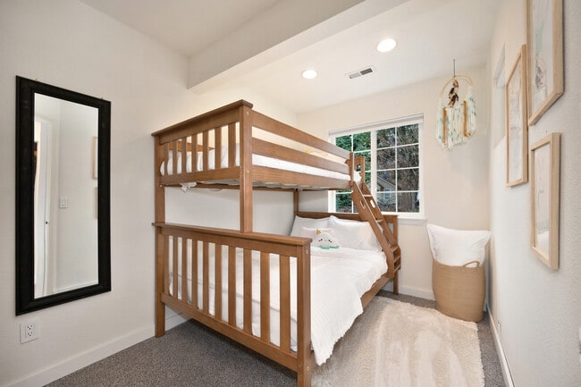 Building Photo - 417 S Dollar St