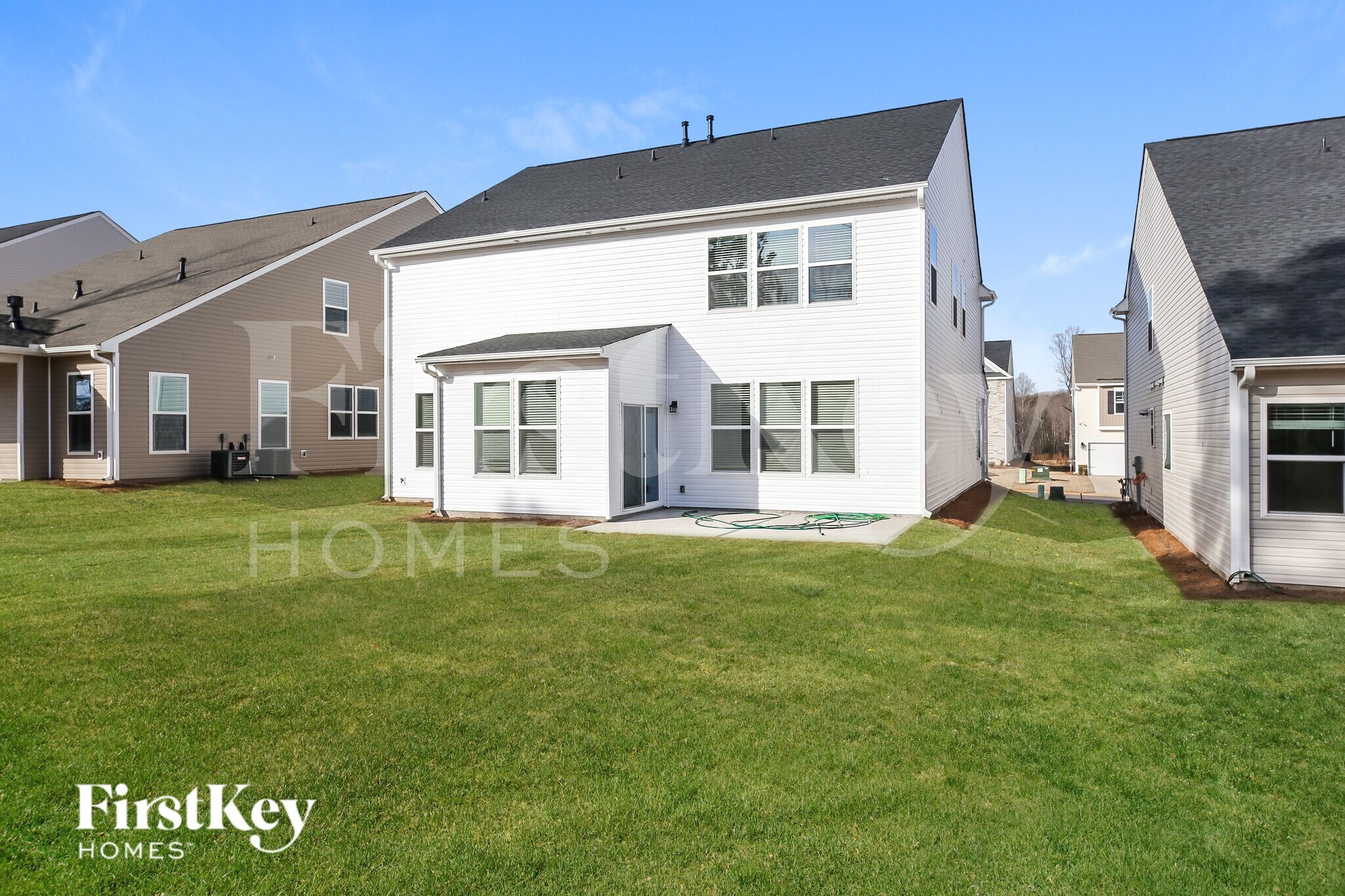 Building Photo - 566 Hillpark Ln