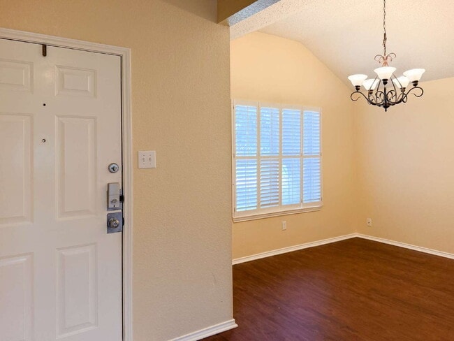 Building Photo - 3 Bed, 2 Bath Home in Burleson, TX