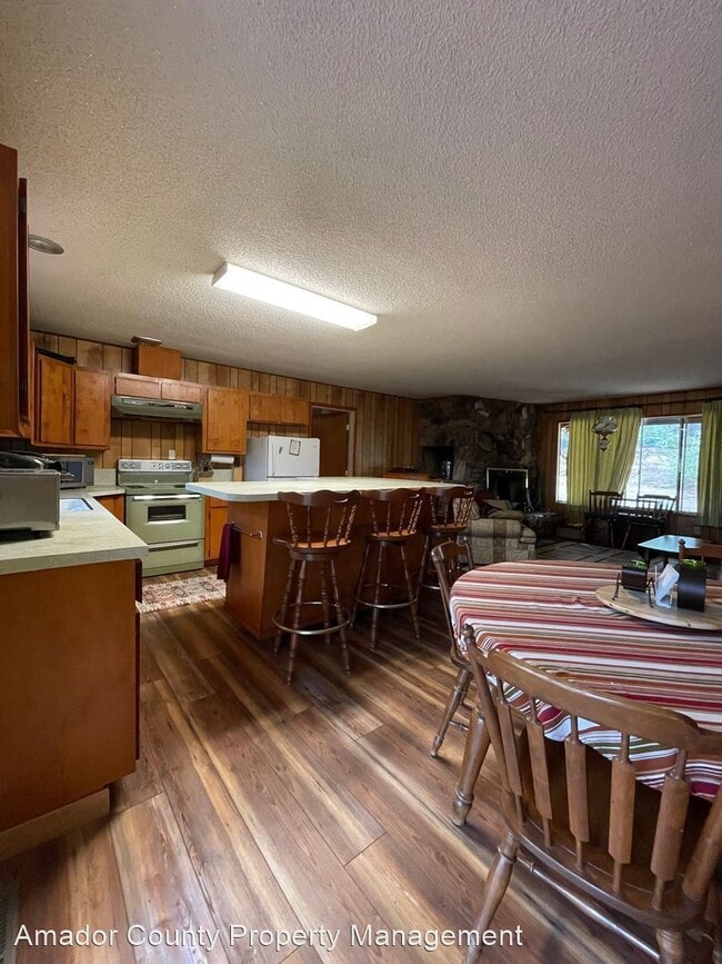 Building Photo - 3 br, 2 bath House - 16770 Doolittle Ln