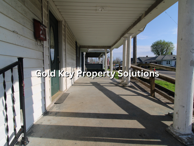 Building Photo - Beautifully Updated 2 BR 1 BA House with B...