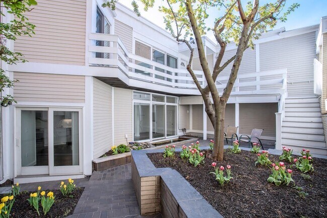Building Photo - 37 Rutherford Ave