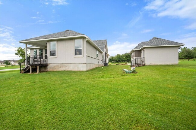 Building Photo - 127 Buteo St