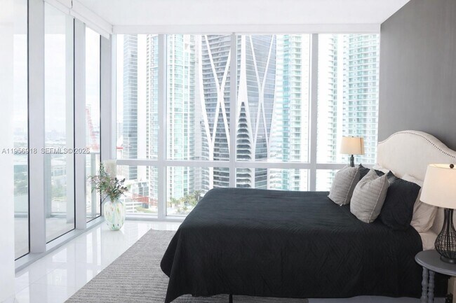 Building Photo - 851 NE 1st Ave