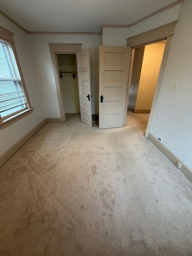 Building Photo - Spacious 4-Bedroom Home – Great Value in Des Moines!