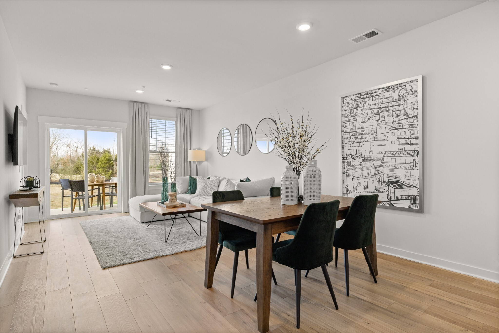 Building Photo - 572 Trinity Way