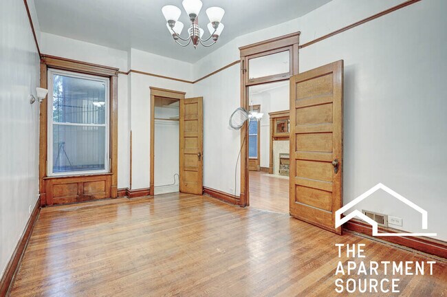 Building Photo - 4736 S Prairie Ave