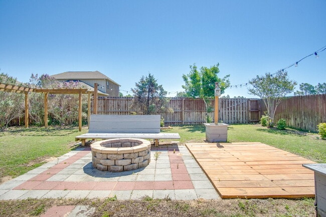 Building Photo - Waterford Sound 4BR Home | Gourmet Kitchen, Upstairs Loft & Fenced Backyard with Hot Tub