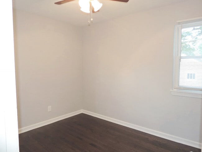 Building Photo - 4 Bed - 1 Full Bath Cape Cod for Rent!
