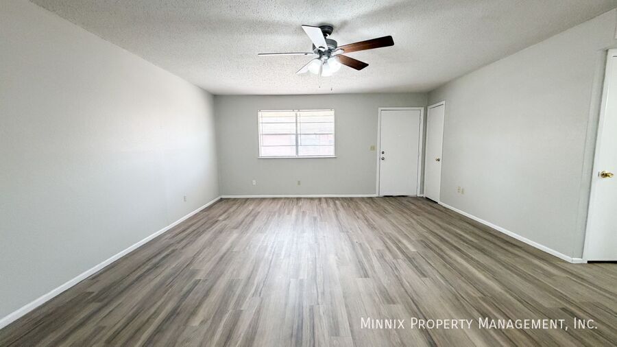 Building Photo - 2219 W 19th