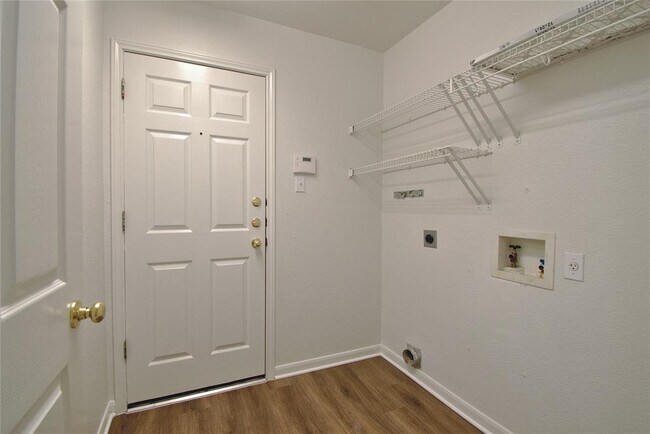 Building Photo - 120 Greenside Ln