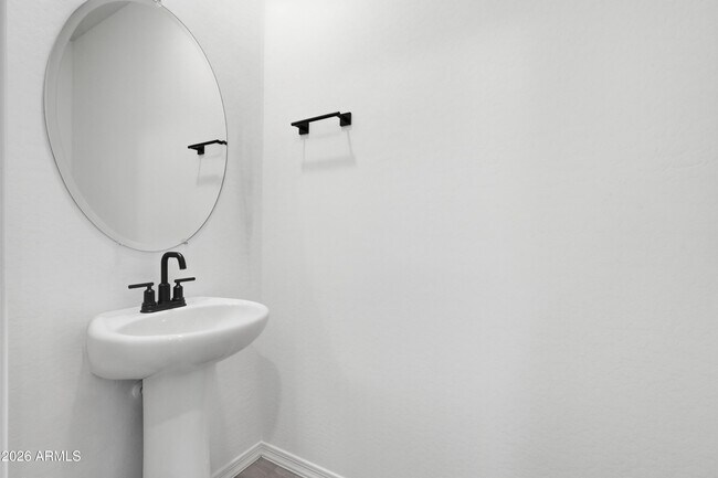 Building Photo - 4650 Gilbert Ln