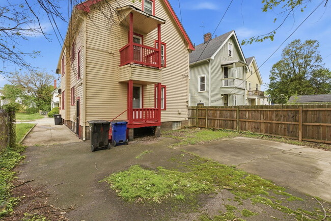 Building Photo - 479 E 126th St