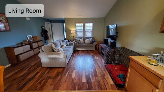 Building Photo - Charming 3 Bed, 2 Bath House with 2 Car Garage, Fenced Backyard and Central AC!