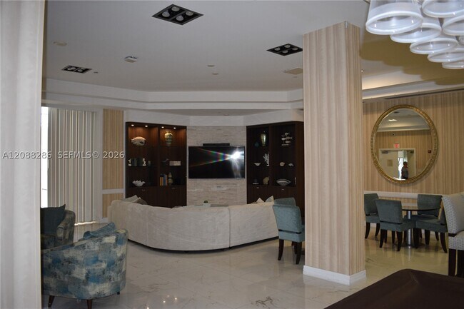 Building Photo - 6917 Collins Ave