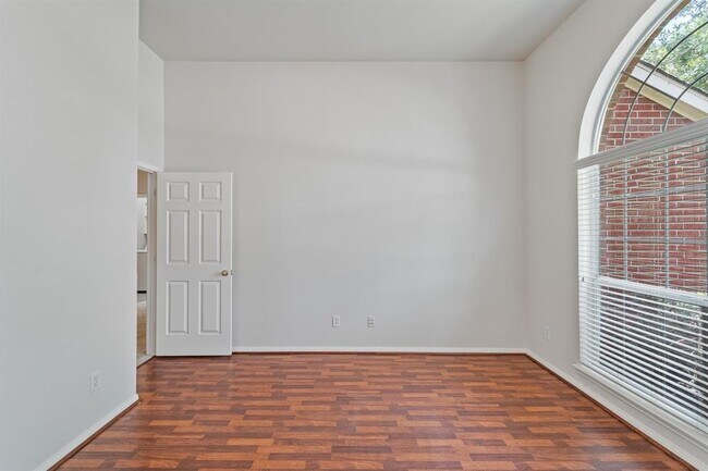 Building Photo - 13738 Sherburn Manor Dr