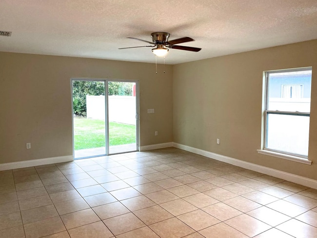 Building Photo - 482 Martigues Dr