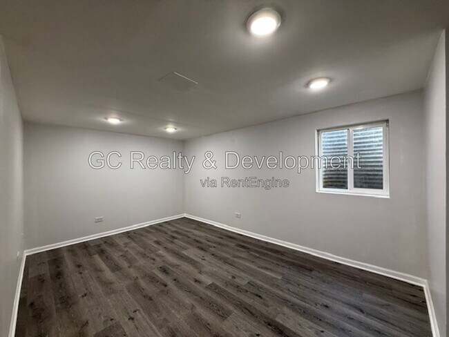 Building Photo - 280 Paddock Cir