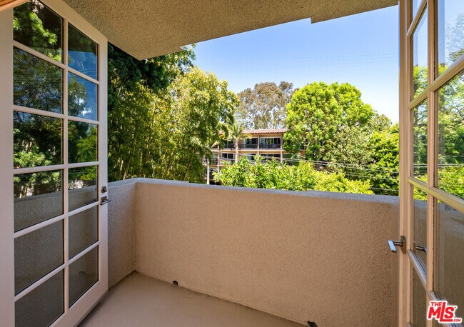 Building Photo - 575 S Barrington Ave