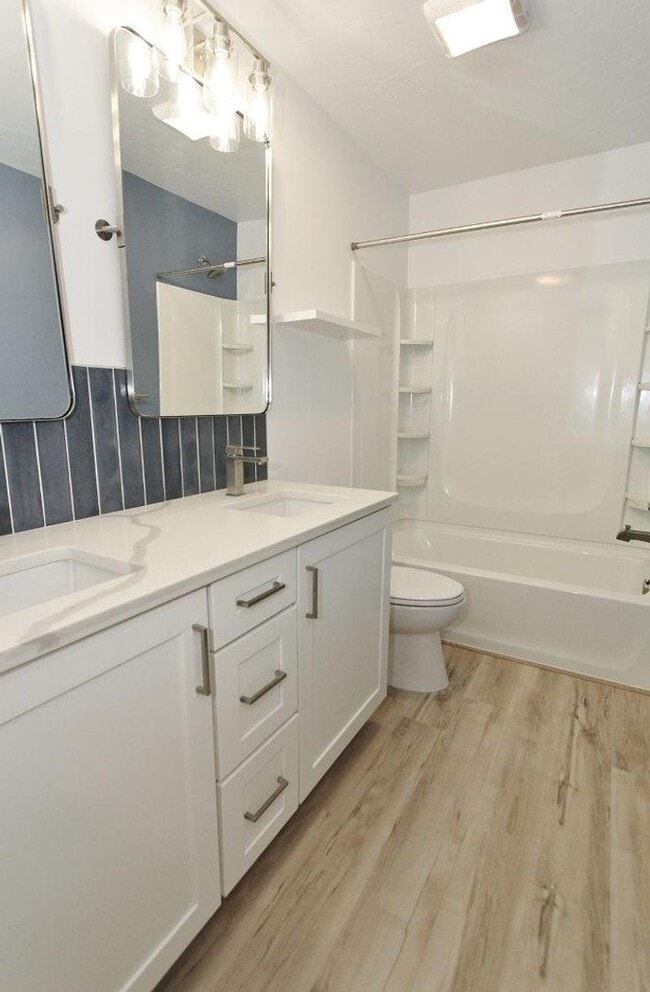 Building Photo - Immaculate Bench Home!