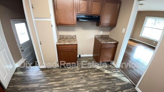 Building Photo - 5441 Bayside Dr