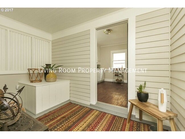 Building Photo - 6303 SE Windsor Ct