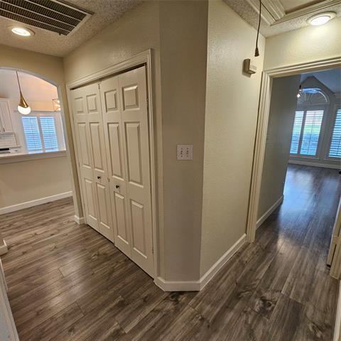 Building Photo - 2817 Oleander Dr