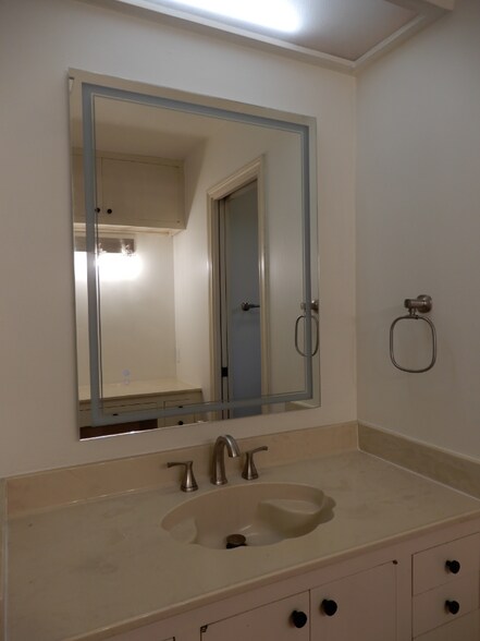 Building Photo - 609 N McColl Cir