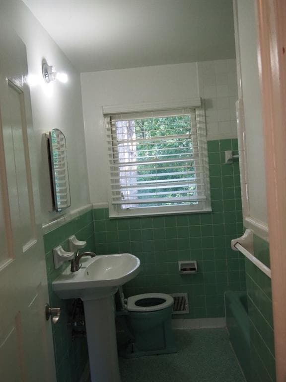 Building Photo - 1457 Thunderwood Ln SW