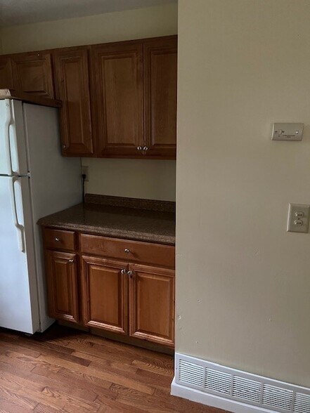 Building Photo - 31 Birch Rd