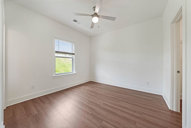 Building Photo - 121 Huntley Knl Dr