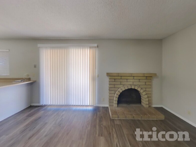 Building Photo - 313 W Nopal Pl