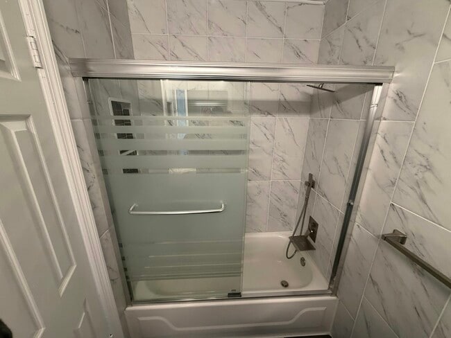 Building Photo - 634 Biltmore Dr