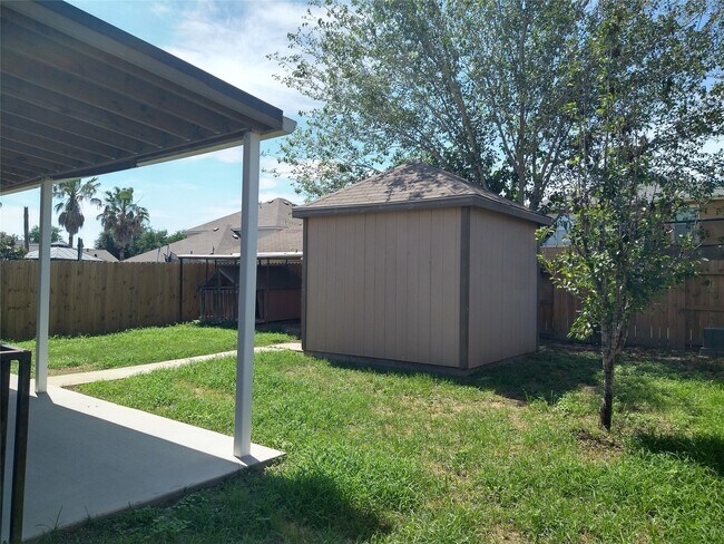 Building Photo - 811 Sweet Flower Dr