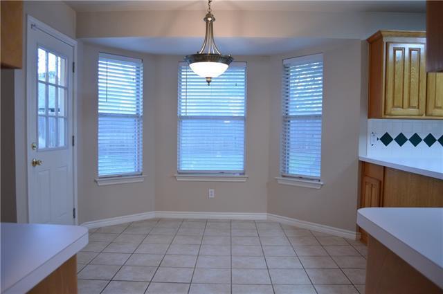 Building Photo - Spacious 3/2/2 For Lease