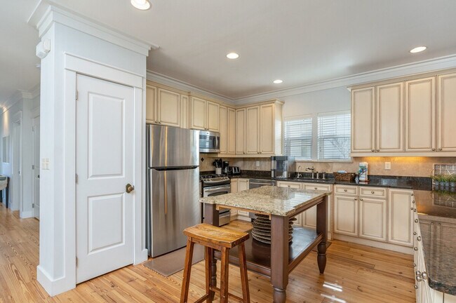 Building Photo - 87 Barracuda St